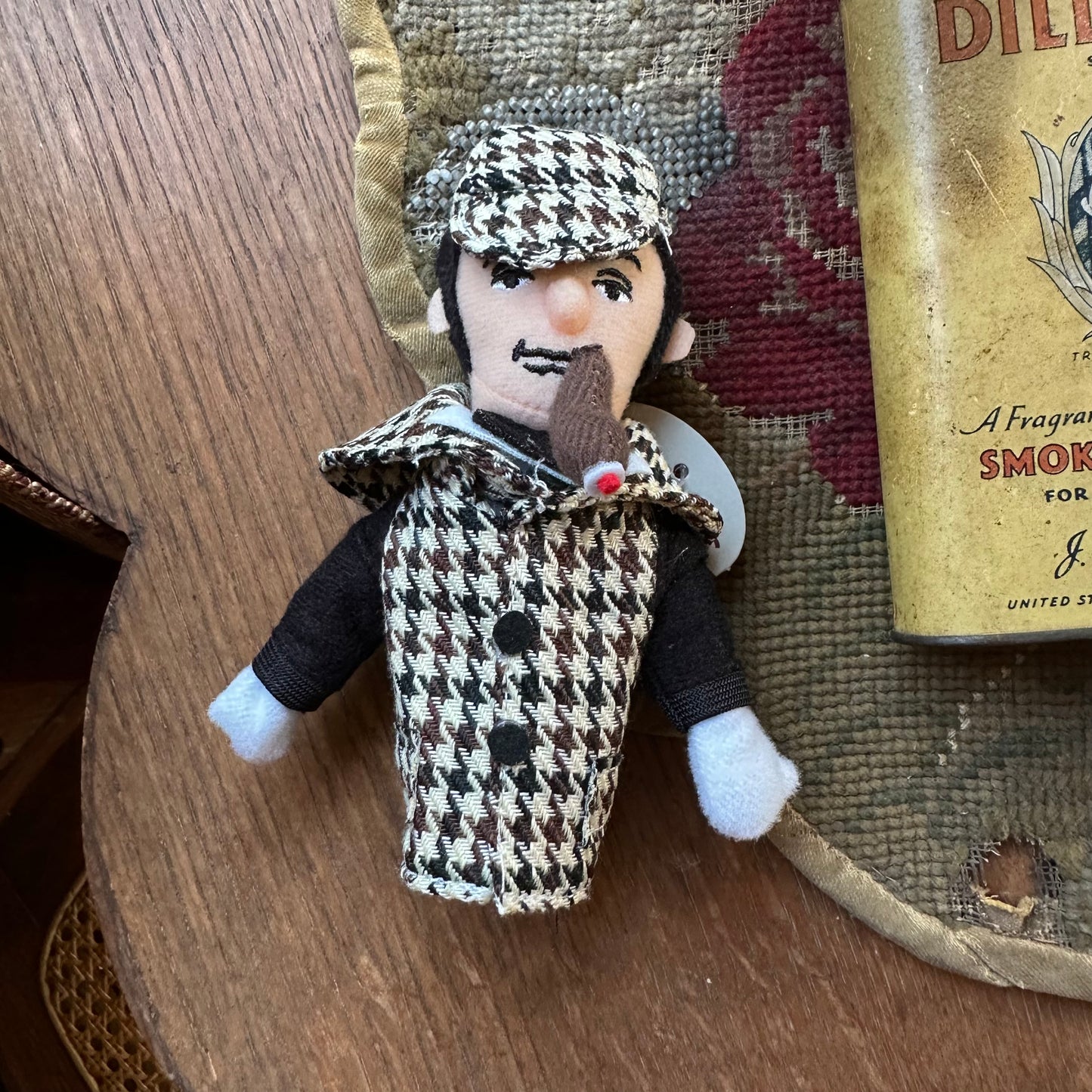 Holmes Finger Puppet & Magnet